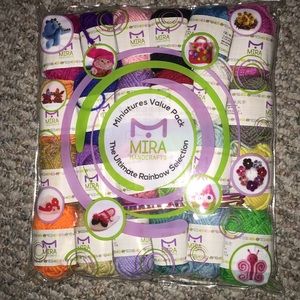 Multi-colored yarn pack